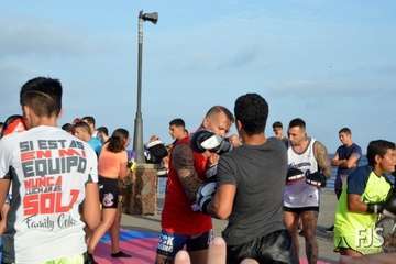 Exhibición del Club Kick Boxing en el muelle de Melenara (Foto Francisco Javier Santana)